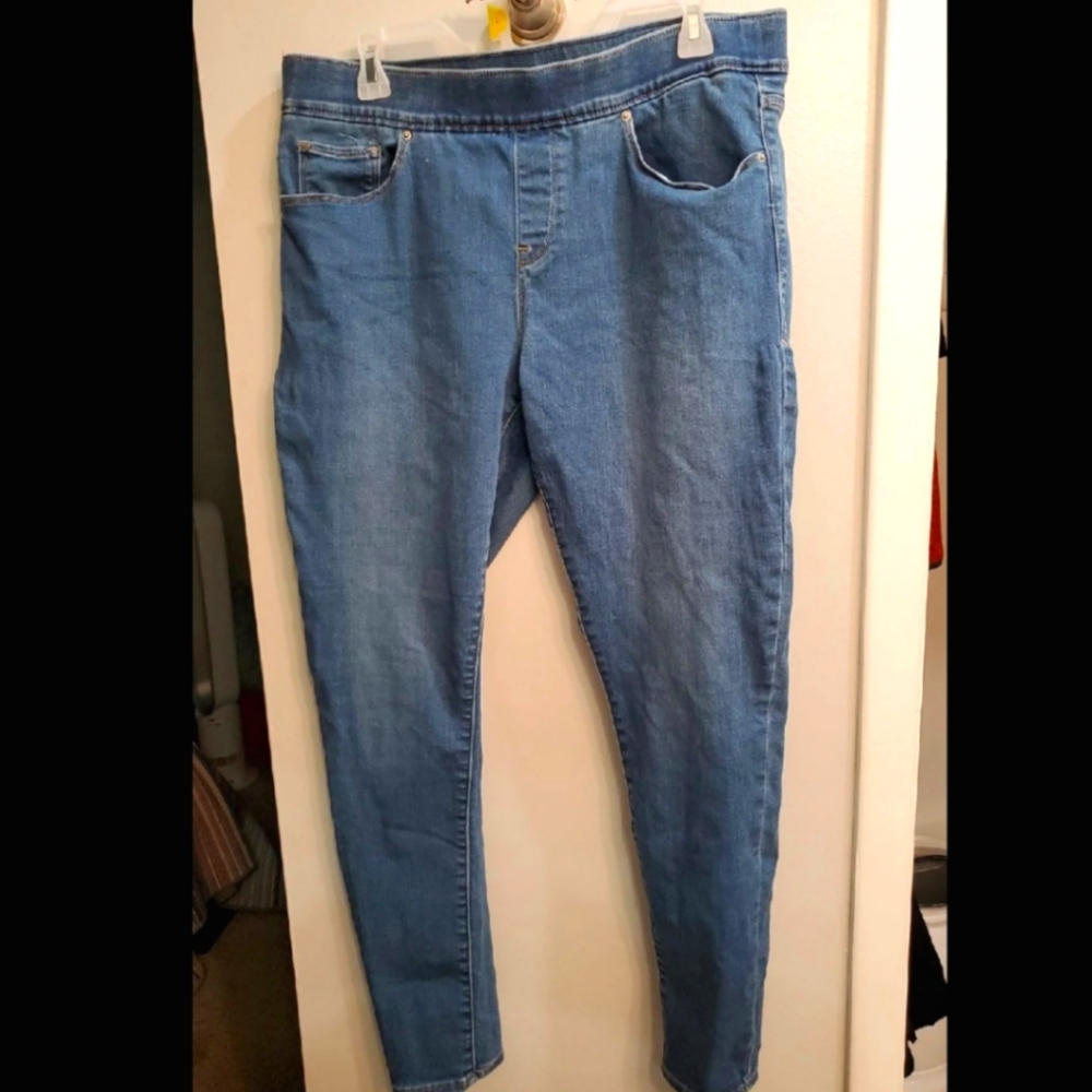 Levi's pull on jean size 16